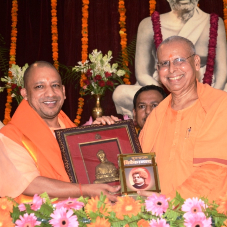 योगी आदित्यनाथ का प्रेरक जीवन परिचय