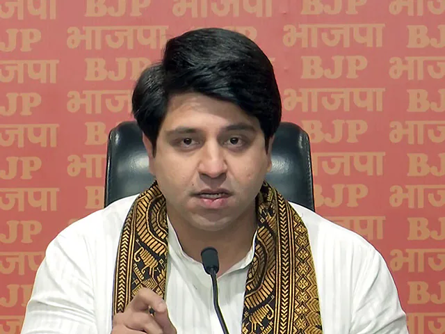 Ram Mandir donation theft allegations ki jaanch Supreme Court ki nigrani me jaari hai. Protest ke baad siyasi vivaad aur tez ho gaya.
